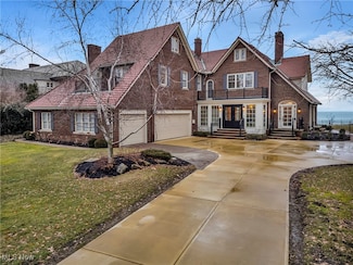 17810 Lake Rd, Lakewood, OH 44107