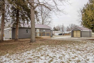 1006 N Hathaway St, Winamac, IN 46996