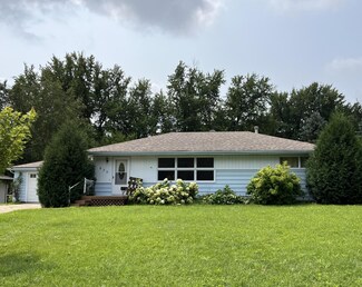 830 Des Moines Dr, Windom, MN 56101