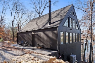 18530 W Eagle Rock Beach Dr, Eagle Rock, MO 65641