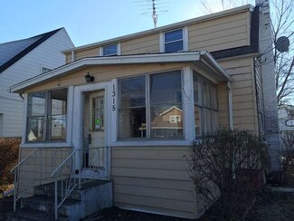 1315 W Ridgeland Ave, Waukegan, IL 60085