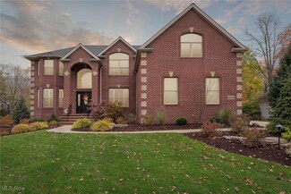 18661 Comstock Cir, Middleburg Heights, OH 44130