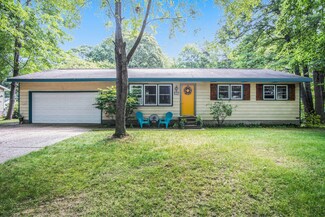 6304 S Walker Rd, Fruitport, MI 49415