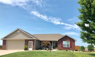 502 Natalee Ln, Gower, MO 64454