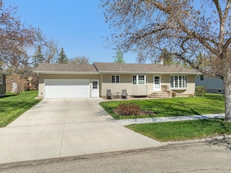 414 10th St W, Bottineau, ND 58318