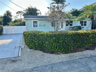 27257 Barbarosa St, Bonita Springs, FL 34135