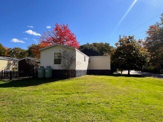 16 Cedar St, Exeter, NH 03833