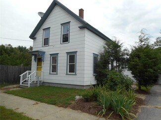 13 Free St, Lisbon, ME 04252
