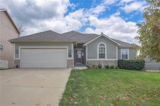 801 Glenview St, Leavenworth, KS 66048