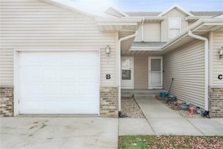5425 Kacena Ave Unit B, Marion, IA 52302