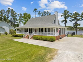 30 Fork Point Rd W, Oriental, NC 28571