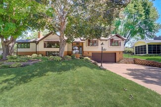 733 Redwood Ln, New Brighton, MN 55112