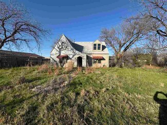 409 6th St, Manitou, OK 73555