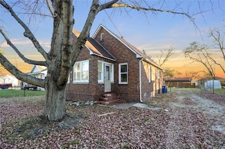 2613 E Elm St, Des Moines, IA 50317