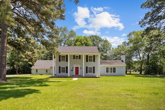 715 Pine Tree Ln, Lufkin, TX 75904