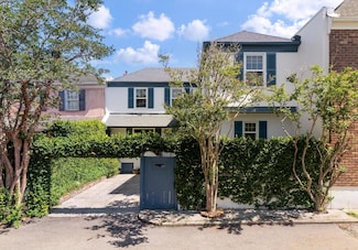 8 Poulnot Ln, Charleston, SC 29401