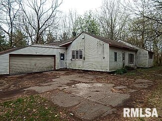 17465 214th St, Davenport, IA 52807