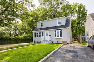 55 Willow Ave, Garwood, NJ 07027