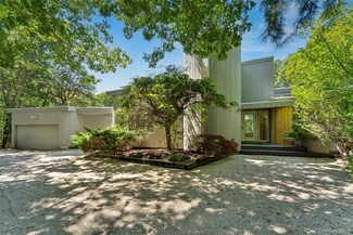 16 Elizabeth Ln, Quogue, NY 11959