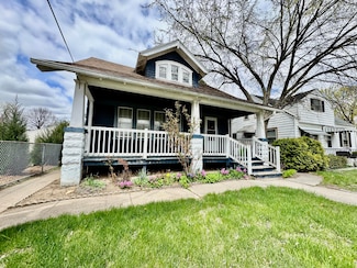 9208 W Swan Cir, Milwaukee, WI 53225