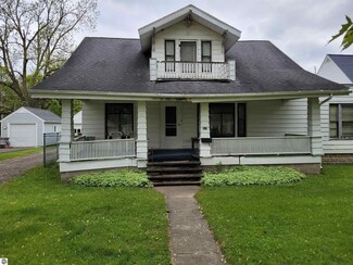 415 Elwell St, Alma, MI 48801