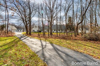 9816 Snow Pointe Dr SE, Alto, MI 49302