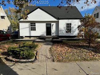 25216 Hayes Rd, Roseville, MI 48066