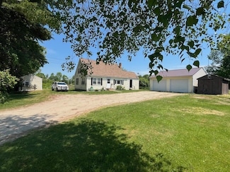 23 Hatch St, Richmond, ME 04357