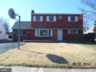 65 Plumbridge Dr, Levittown, PA 19056