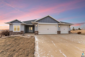 48286 Arrowhead Place, Canton, SD 57013