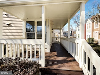 11184 Silentwood Ln, Reston, VA 20191