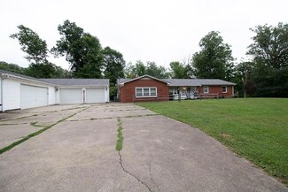 19543 E Lake Site Dr, Hope, IN 47246