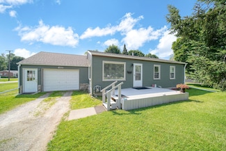 159 W Southfield Dr, Jackson, MI 49203