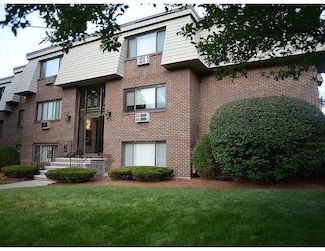 5 Hallmark Gardens Unit 6, Burlington, MA 01803