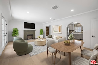 839 Westmount Dr, West Hollywood, CA 90069