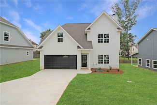 369 Lightness Dr, Auburn, AL 36832