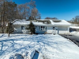 20 Hunting Rd, Albany, NY 12205