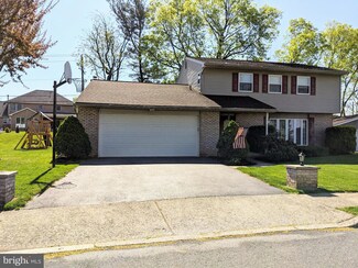 1711 Elmhurst Dr, Whitehall, PA 18052