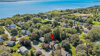 71 Mohawk Dr, Portsmouth, RI 02871