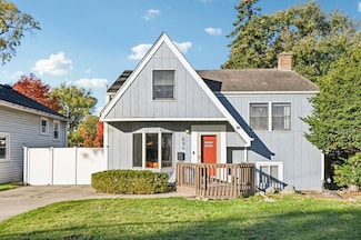 694 S York St, Elmhurst, IL 60126