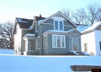 421 W Pleasant St, Mankato, MN 56001
