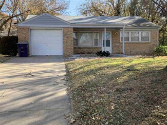 1508 Hillcrest Dr, Manhattan, KS 66502