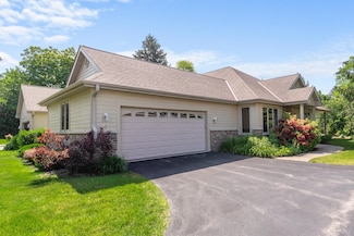 7062 S Fieldstone Ct, Franklin, WI 53132