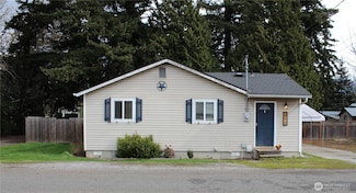 312 W 3rd St, Everson, WA 98276
