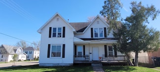 214 E Washington St, New London, WI 54961