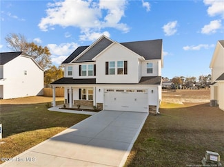 639 Amusement Dr, Hope Mills, NC 28348