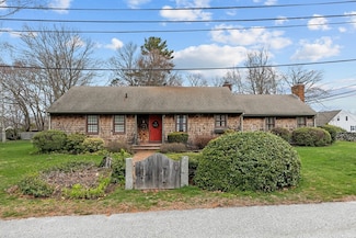 1 Pine Ln, Warren, RI 02885