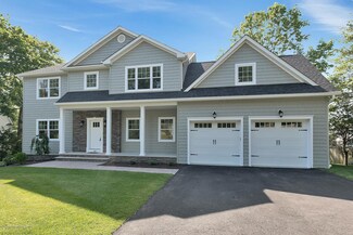 706 Schoolhouse Rd, Brielle, NJ 08730