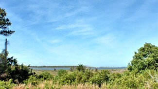 111 East Dr, Harkers Island, NC 28531