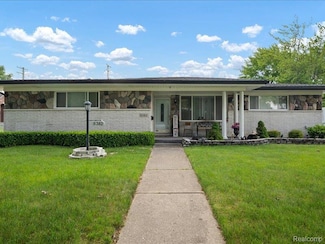 8382 Fairfax Dr, Sterling Heights, MI 48312